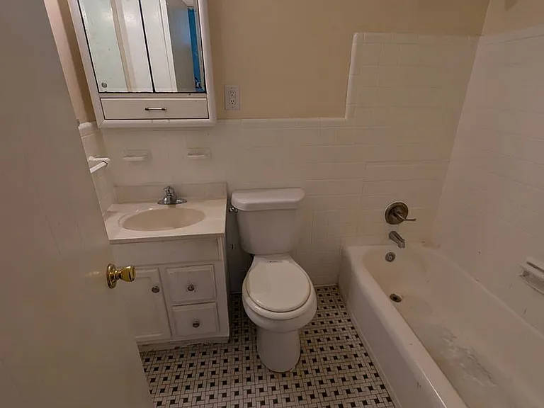 704 Wilshire Rd — Photo 12