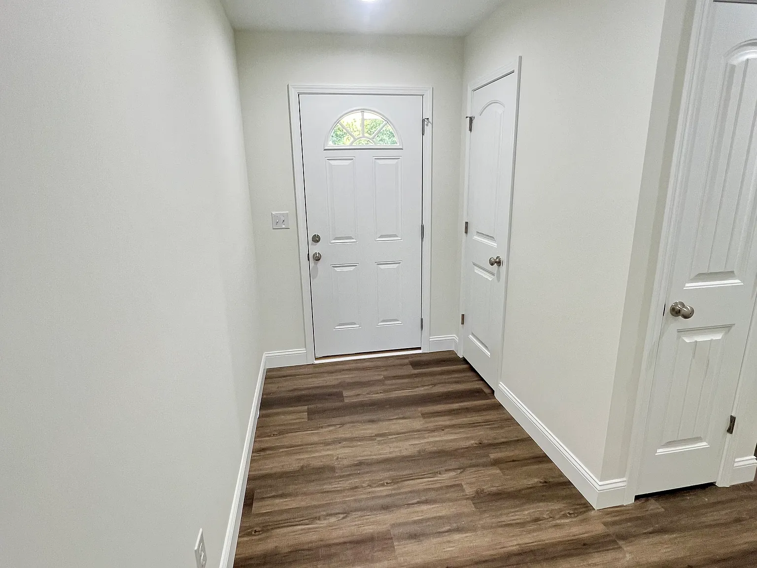 3 bed, 1298 sqft, $2,200 — Photo 2