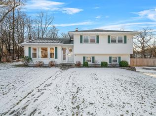52 Loch Lomond Ln, Middletown, NY