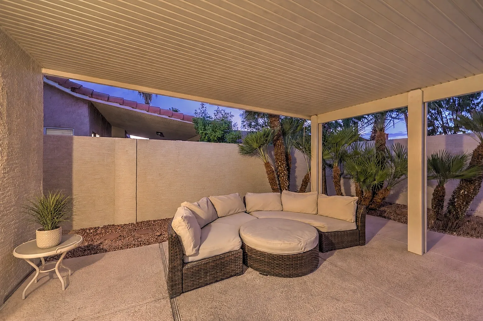 Beautifully Furnished 3-Bedroom Pool Home with Private Backyard — Photo 4