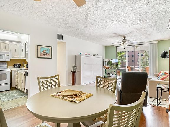3rd image of 2851 Somerset Drive #205