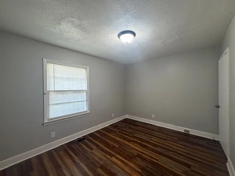 5007 Higgins St — Photo 8