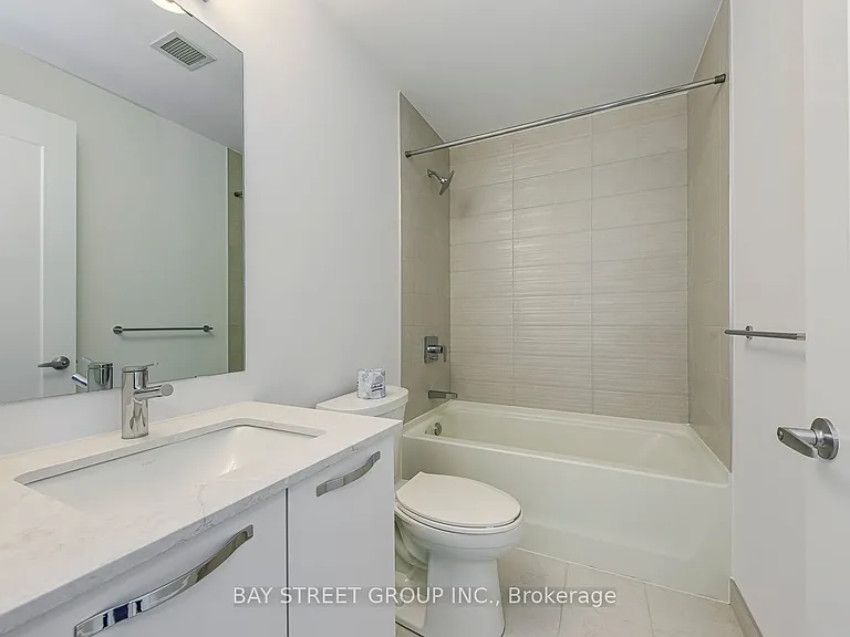 75 James St S #1504 — Photo 23