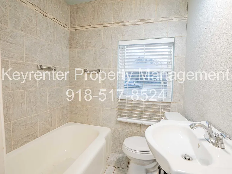 S Joplin Ave Triplex — Photo 8