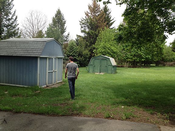 LArge Backyard with 2 outbui