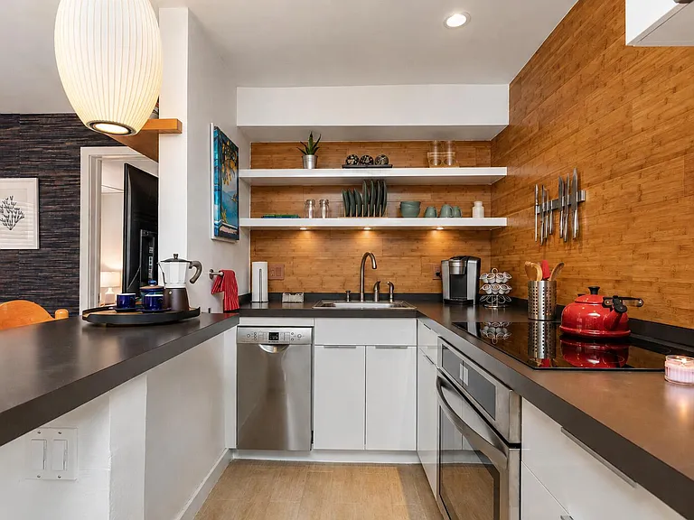 615 NE 10th Ave #101B — Photo 3