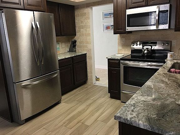 2nd image of 850 SE 2nd Ave