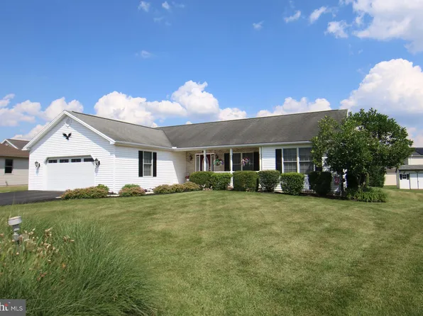 121 Ormiston Dr, Middletown, PA 17057