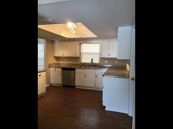 5th image of 4074 The Fenway