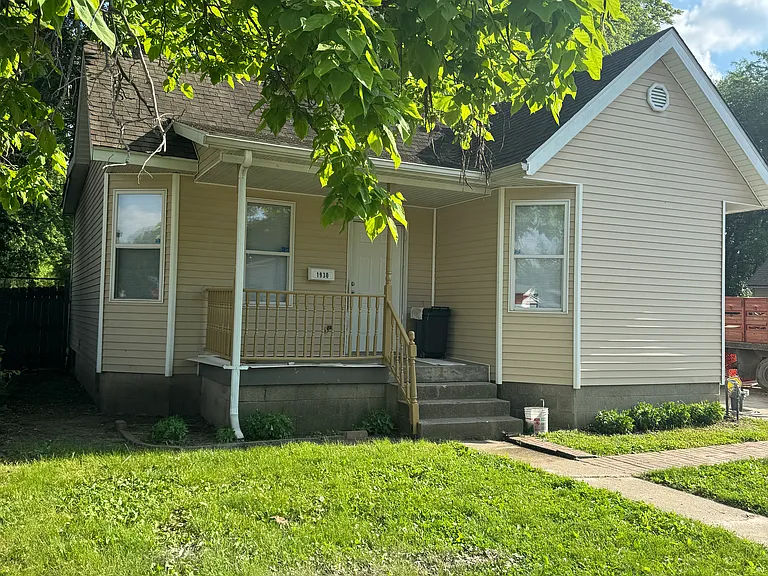 1930 E Brown St — Photo 1