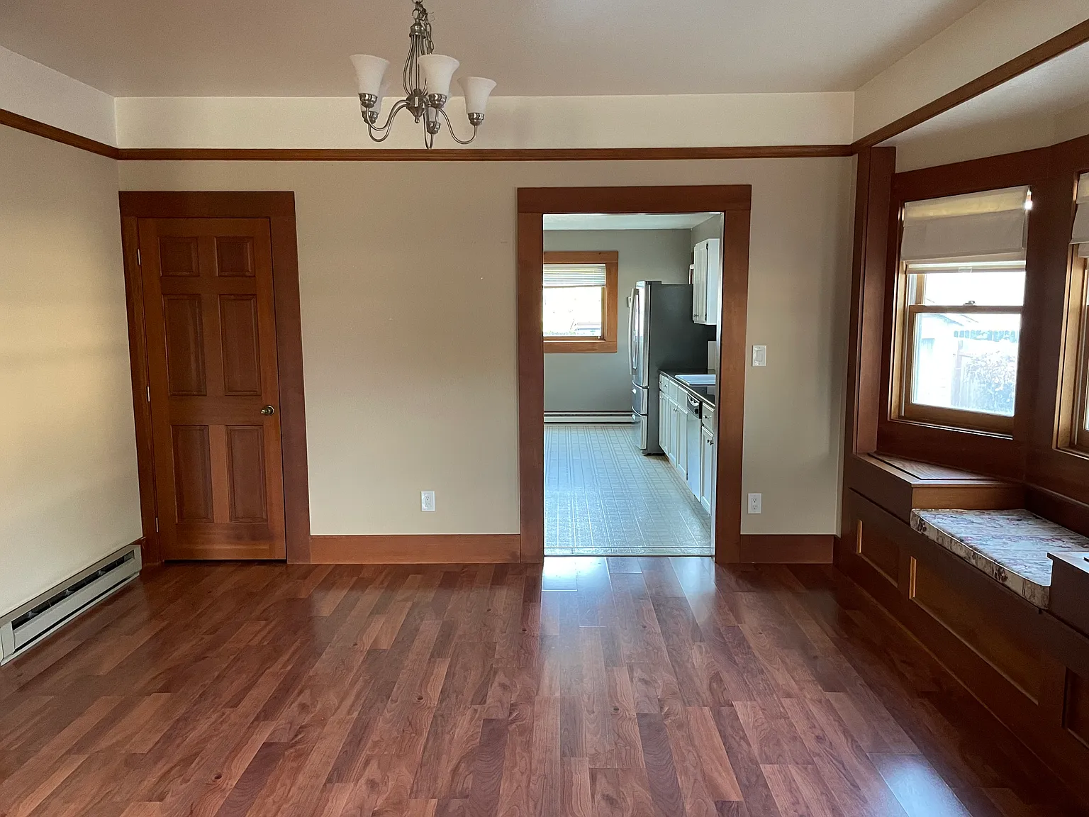3 bed, 1.5 bath, 2576 sqft, $2,000 — Photo 4