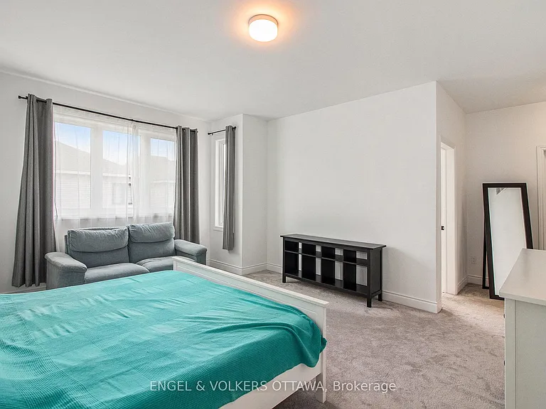 1031 Curraglass Walk — Photo 14