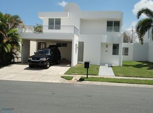 Lirio Fuente Del Condado 10, Toa Alta, PR 00953