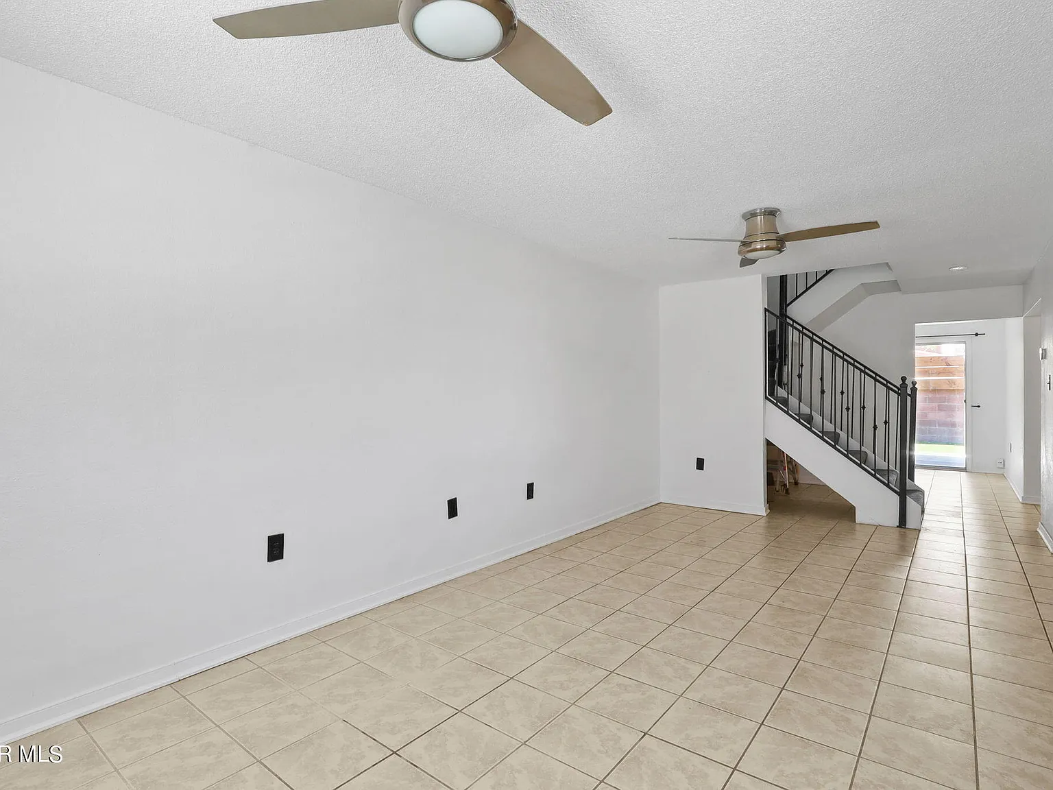 3 bed, 2.0 bath, 1216 sqft, $1,400 — Photo 3