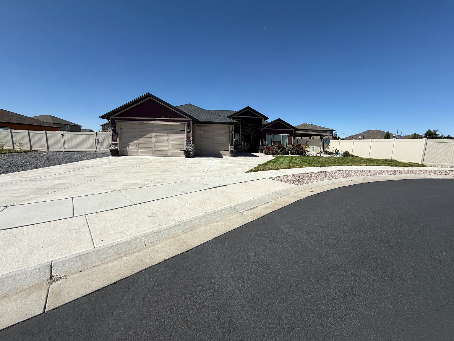 3 bed, 2700 sqft, $3,600 — Photo 2