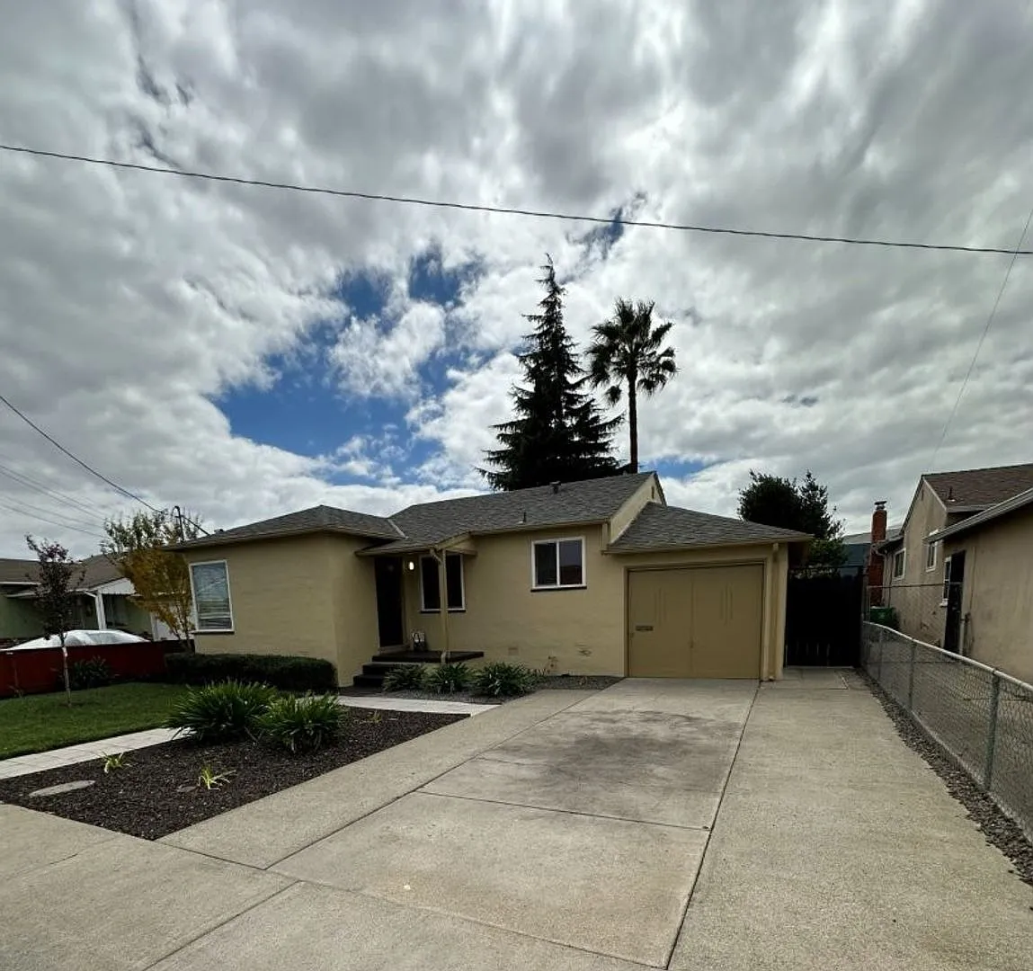 Nor Cal Realty, Inc - 2 bedroom 1 bath house with 1 car garage — Photo 1