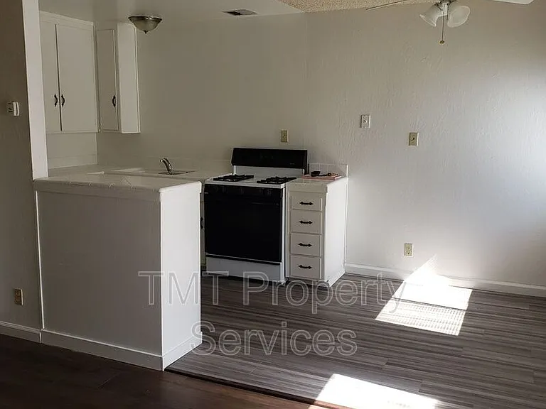 2743 2nd Ave #6 — Photo 9