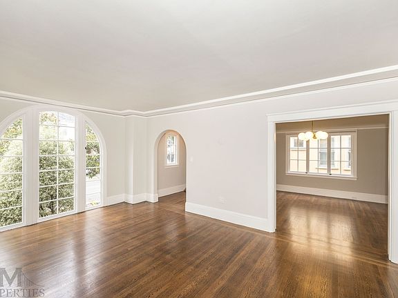 3rd image of 325 Dorantes Ave