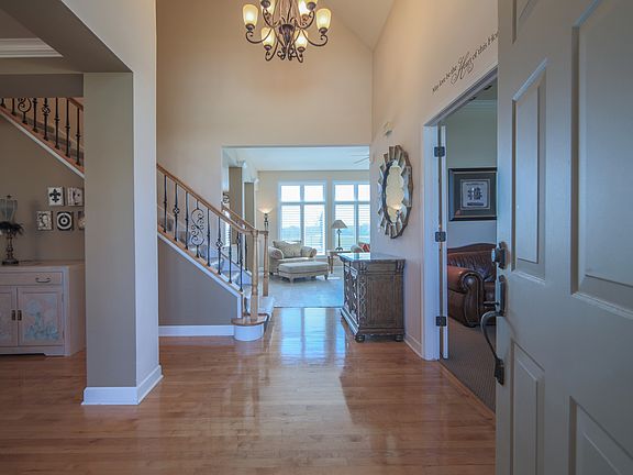 3rd image of 1079 Courtland Pl