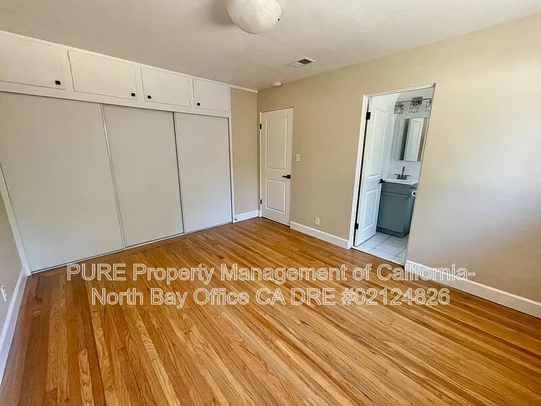 1521 E Madison St — Photo 11