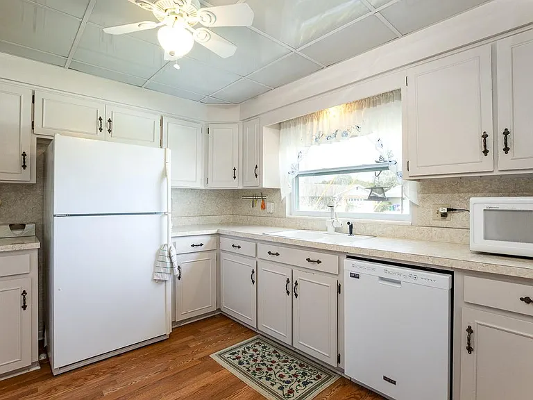 1631 Canal Ct — Photo 12