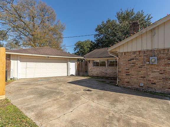 3rd image of 14211 Duncannon Dr