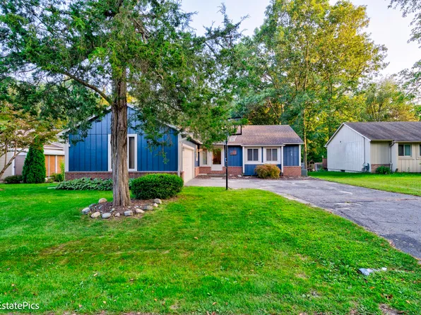 2984 Harding St, Pinckney, MI 48169