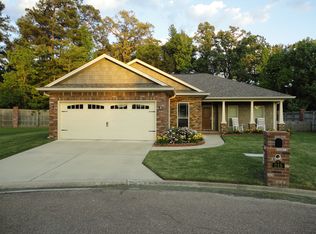 215 Stonegate Ct, Crossett, AR 71635