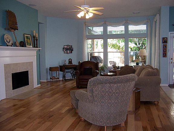 Light and bright, the great room boasts hickory hardwoods with a lifetime transferable warranty!
