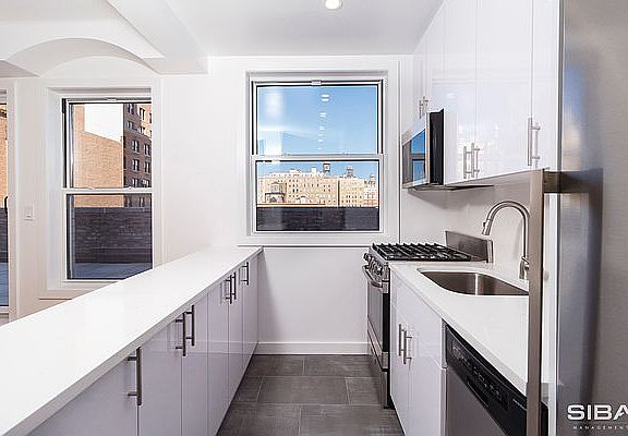 3rd image of 340 W 87th St Penthouse 10