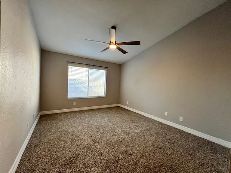 2526 Wolverton Ave — Photo 26