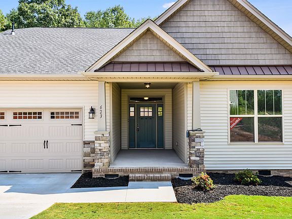 4th image of 623 Forden Dr