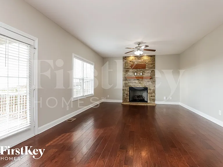 2392 Andersonville Dr — Photo 3