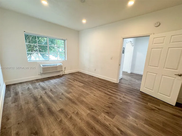 8415 Harding Ave #5 — Photo 14