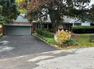 132 Hillcrest Ave, Hamilton, ON L9H4X8