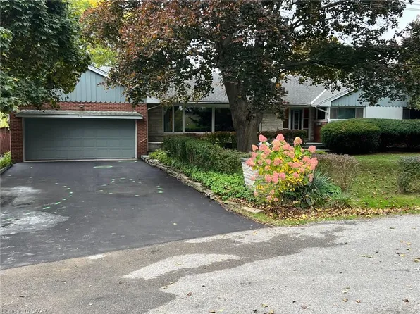132 Hillcrest Ave, Hamilton, ON L9H 4X8