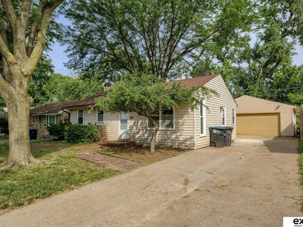 7622 Sherman Dr, Omaha, NE 68134