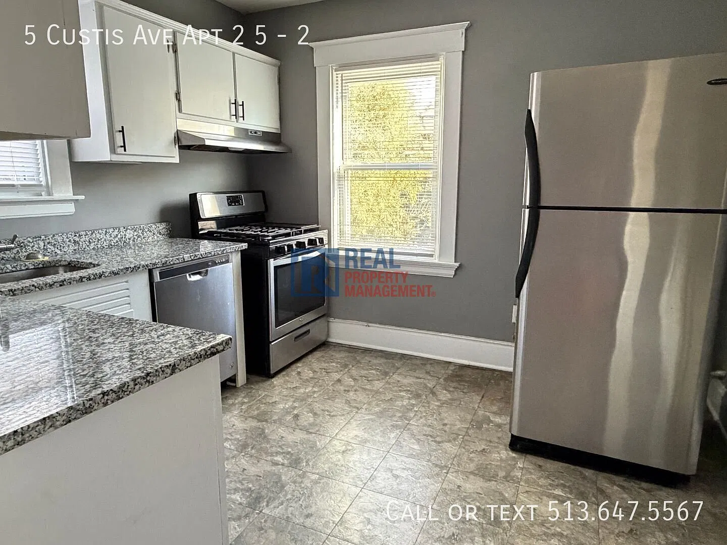 Spacious and Centrally Located 2BR Apartment — Photo 3