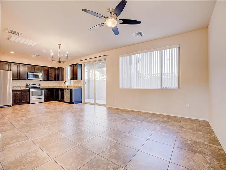 241 E Imperial Ct — Photo 4
