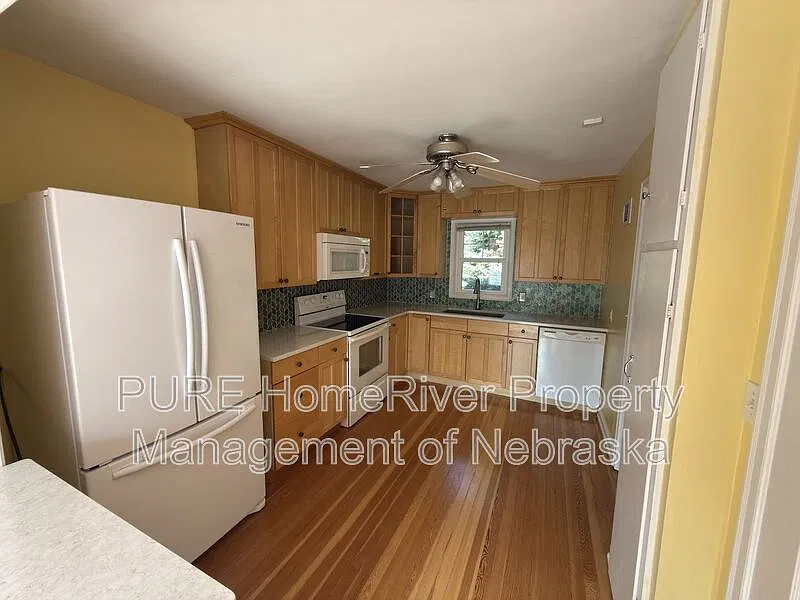3 bed, 1.0 bath, 1298 sqft, $1,775 — Photo 4