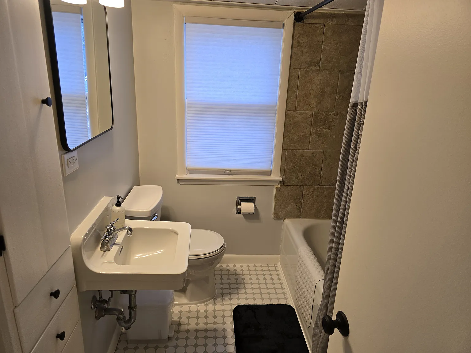 1018 Como Pl — Photo 4