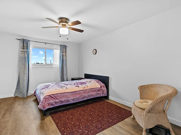 422 Gainsborough Ct #422 — Photo 16