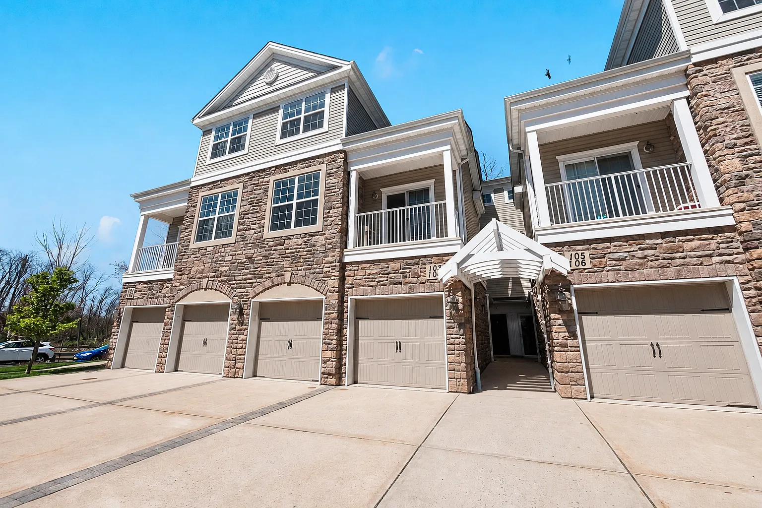3 bed, 2.5 bath, 1914 sqft, $3,450 — Photo 1