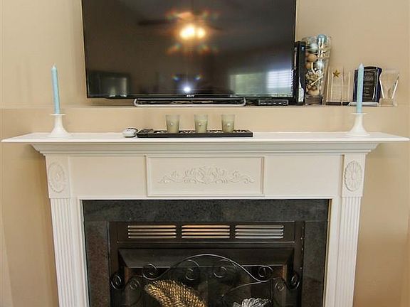 5th image of 27 Ascott Cir