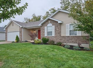 724 Pecan Hill Dr, Saint Charles, MO