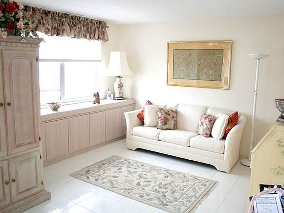 The 2nd convertible bedroom