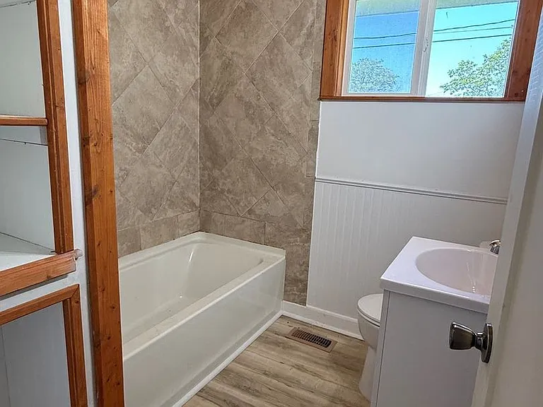 1402 Crescent Dr — Photo 8