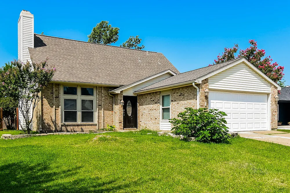 4 bed, 2.0 bath, 1900 sqft, $1,955 — Photo 4