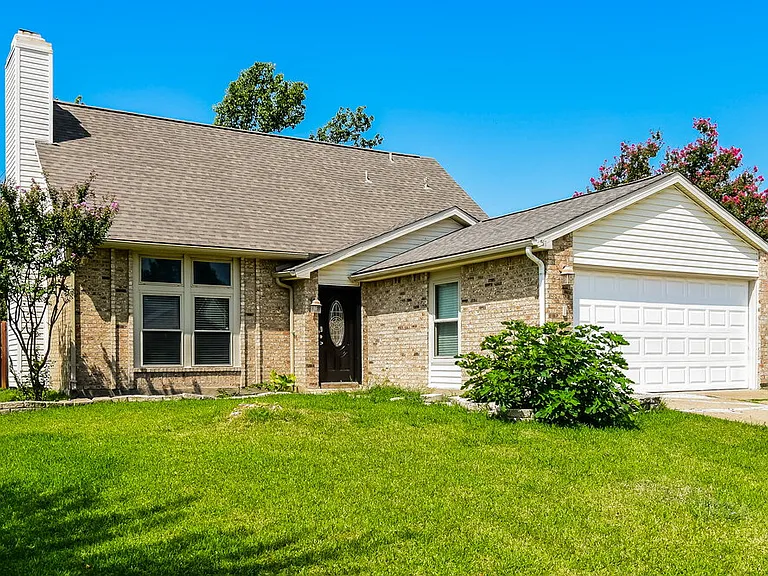 511 Rosewood Ln — Photo 4