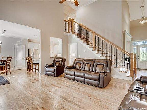 4th image of 143 Orchard Farm Ln